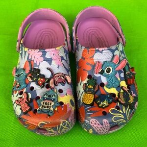 Kids crocs purple w/ jibbitz